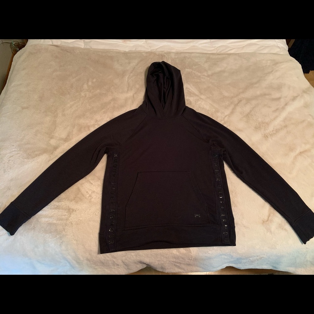 Under Armor sweatshirt. M